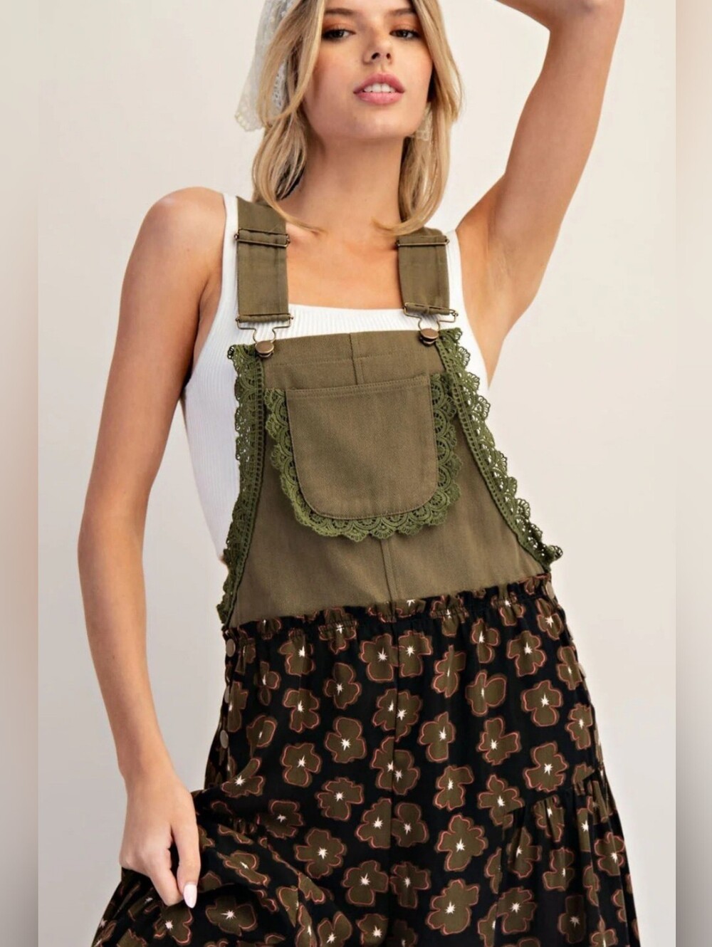 eesome Olive Floral Printed Scalloped Lace Trim Tiered Wide-Leg Jumpsuit - Picture 4 of 10